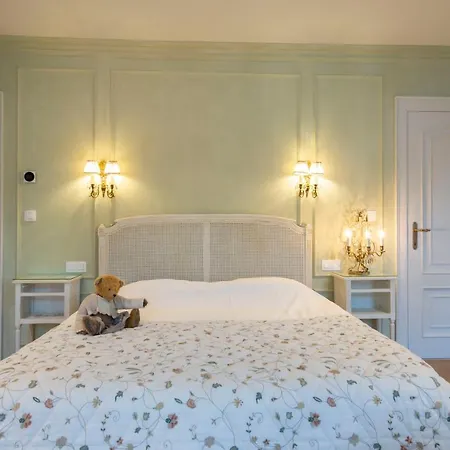 Mirabel Guest house