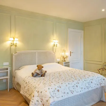 Mirabel Guest house